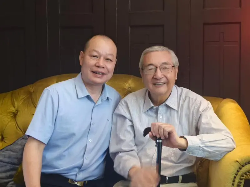 Kohtumine CAS-i akadeemiku Xu Zhihongiga, et uurida Anoectochiluse biotootmistehnoloogiat ja saada tema eksklusiivne kiri Xinquan Shibawan Ice Snow Anoectochiluse jaoks